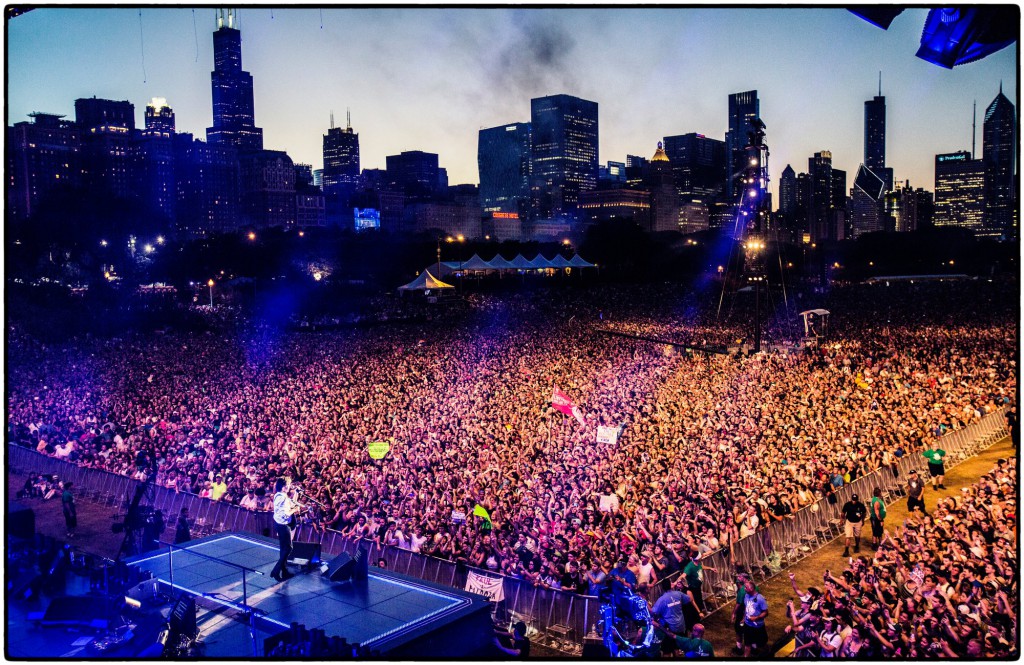 Paul McCartney performing in front of a packed crowd at Lollapalooza 2015 - Photo by MJ Kim