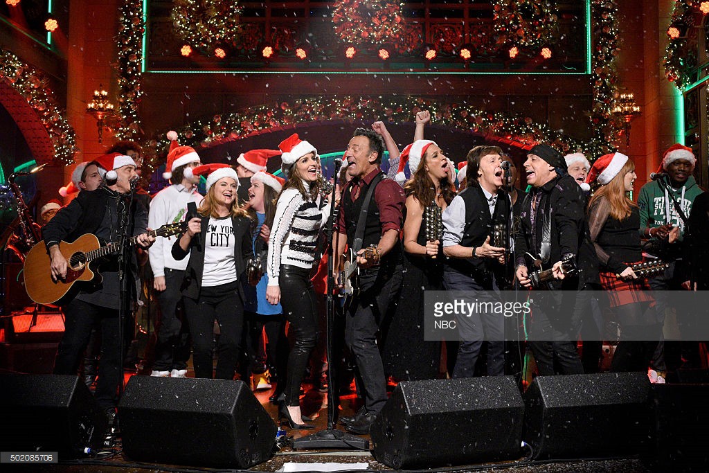 SATURDAY NIGHT LIVE -- "Tina Fey and Amy Poehler" Episode 1692 -- Pictured: Musical guest Bruce Springsteen performs with Amy Poehler, Tina Fey, Maya Rudolph, and Paul McCartney on December 19, 2015 -- (Photo by: Dana Edelson/NBC/NBCU Photo Bank)