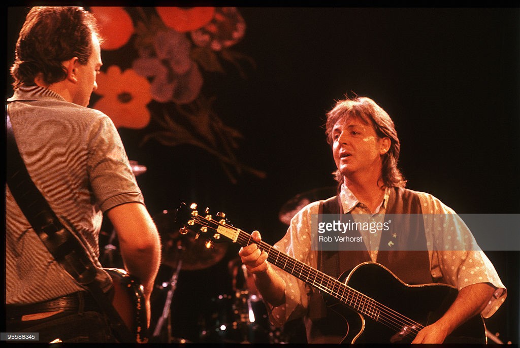 Paul McCartney, (ex Beatles), with Robbie McIntosh (left), Playhouse Theatre, London, 27-7-1989, Press Showcase, Foto Rob Verhorst