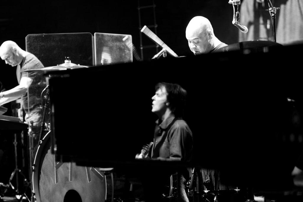 Paul (in reflection), Wix and Abe at rehearsals, Scottrade Center, St Louis, 10th November 2012