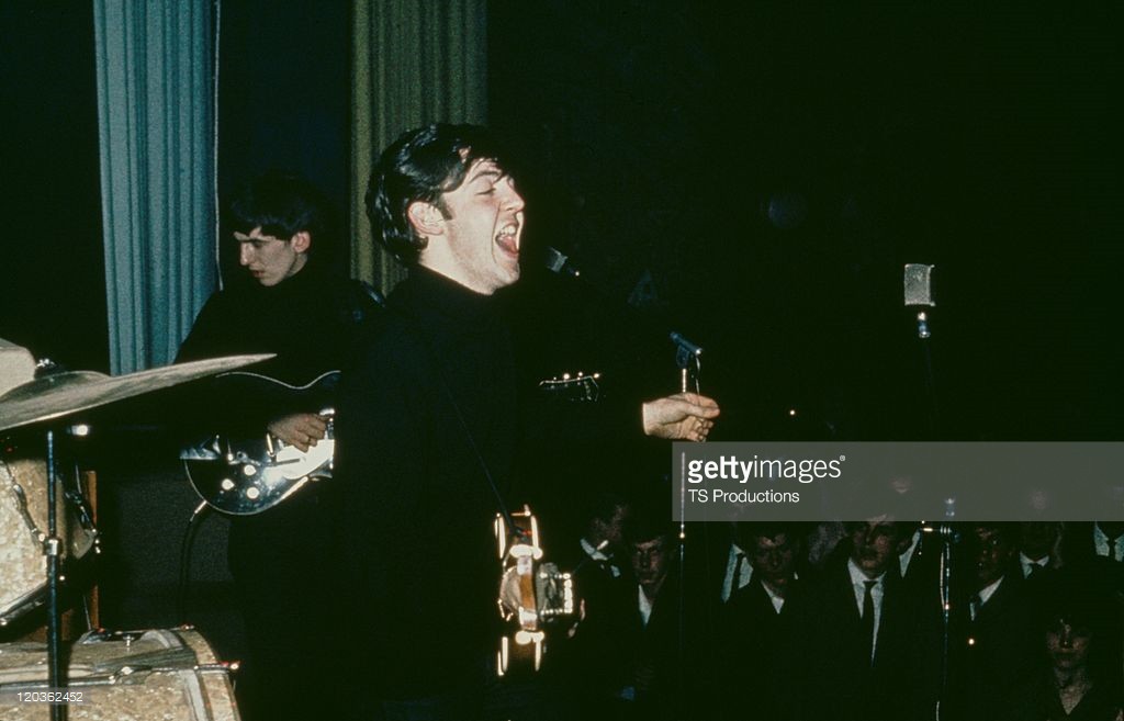 Paul McCartney and George Harrison (1943 - 2001, right), of The Beatles, performing on stage at the Star Club, Hamburg, April-May 1962 - Crédits : TS Productions