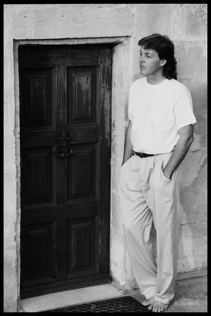 © 1991 Paul McCartney/Photographer: Linda McCartney. FOR ONE TIME EDITORIAL USE ONLY RELATING TO THE PAUL McCARTNEY ALBUM PURE McCARTNEY. – ANY OTHER USE IS NOT AUTHORISED BY MPL COMMUNICATIONS LTD ("MPL") AND SHALL REQUIRE MPL’S FURTHER APPROVAL. FOR ANY FURTHER USE PLEASE CONTACT: MPL IN LONDON ON +44(0)2074392001 OR ESTAUNTON@MPL.CO.UK.