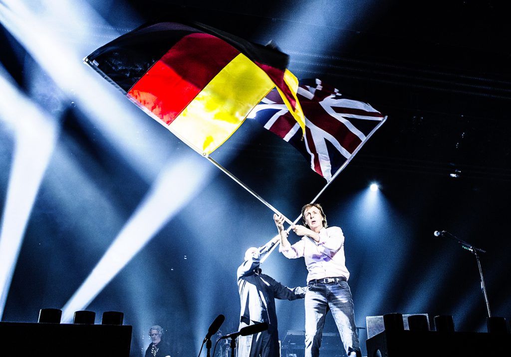 Paul McCartney One On One tour 2016 - Paul takes his ‪'One On One'‬ tour to Europe, kicking off in Düsseldorf, Germany