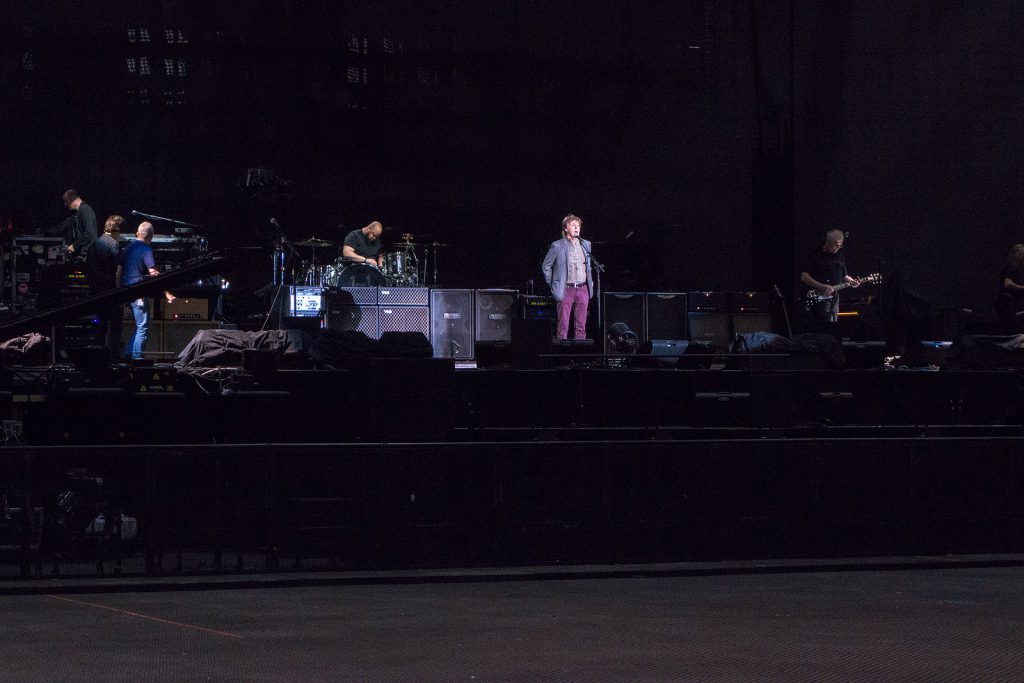Paul arriving at the soundcheck, and engaging with the audience